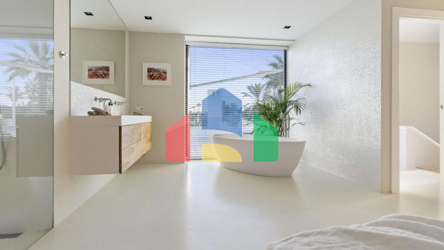 Добро пожаловать на виллу Las Brisas 41, современную и красивую виллу с пятью спальнями в самом сердце Новой Андалусии.