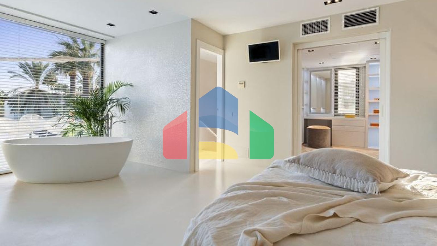 Добро пожаловать на виллу Las Brisas 41, современную и красивую виллу с пятью спальнями в самом сердце Новой Андалусии.