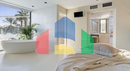 Добро пожаловать на виллу Las Brisas 41, современную и красивую виллу с пятью спальнями в самом сердце Новой Андалусии.