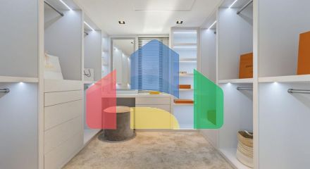 Добро пожаловать на виллу Las Brisas 41, современную и красивую виллу с пятью спальнями в самом сердце Новой Андалусии.