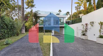 Добро пожаловать на виллу Las Brisas 41, современную и красивую виллу с пятью спальнями в самом сердце Новой Андалусии.