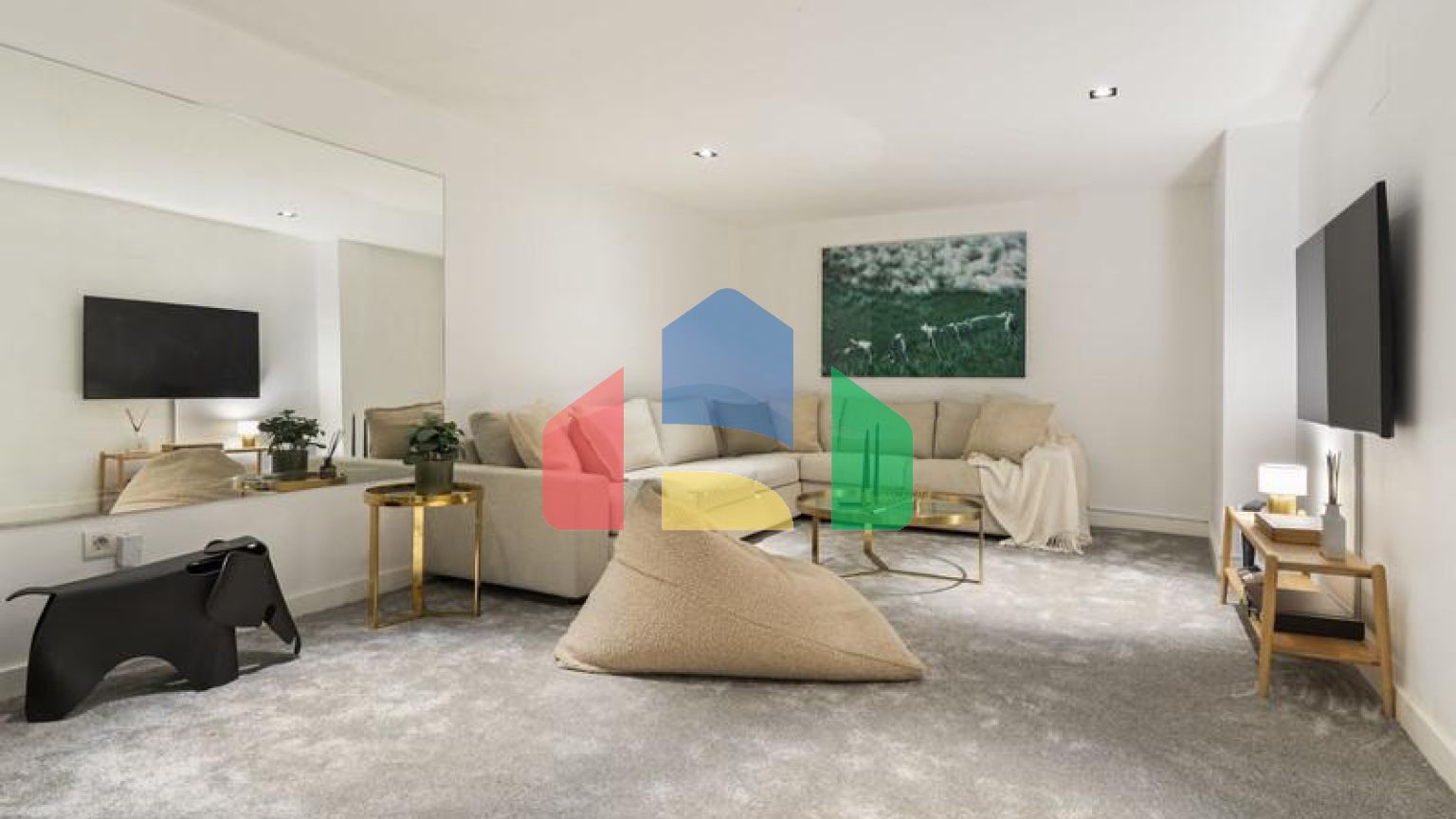 Добро пожаловать на виллу Las Brisas 41, современную и красивую виллу с пятью спальнями в самом сердце Новой Андалусии.