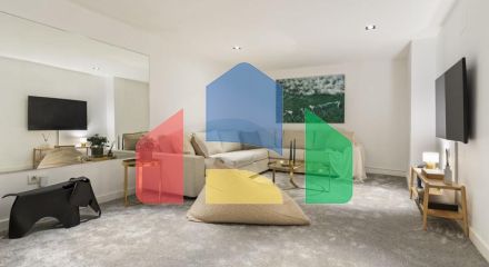 Добро пожаловать на виллу Las Brisas 41, современную и красивую виллу с пятью спальнями в самом сердце Новой Андалусии.