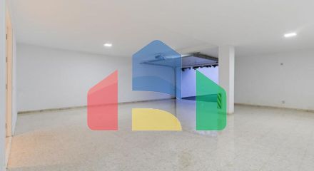 Добро пожаловать на виллу Las Brisas 41, современную и красивую виллу с пятью спальнями в самом сердце Новой Андалусии.