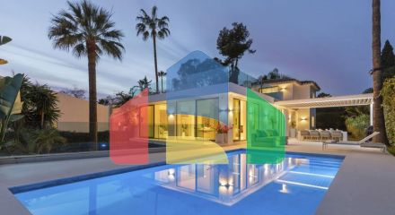 Добро пожаловать на виллу Las Brisas 41, современную и красивую виллу с пятью спальнями в самом сердце Новой Андалусии.