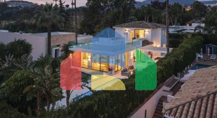 Добро пожаловать на виллу Las Brisas 41, современную и красивую виллу с пятью спальнями в самом сердце Новой Андалусии.