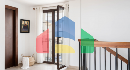 Элегантный двухуровневый пентхаус с 2 спальнями, расположенный в Марбелье