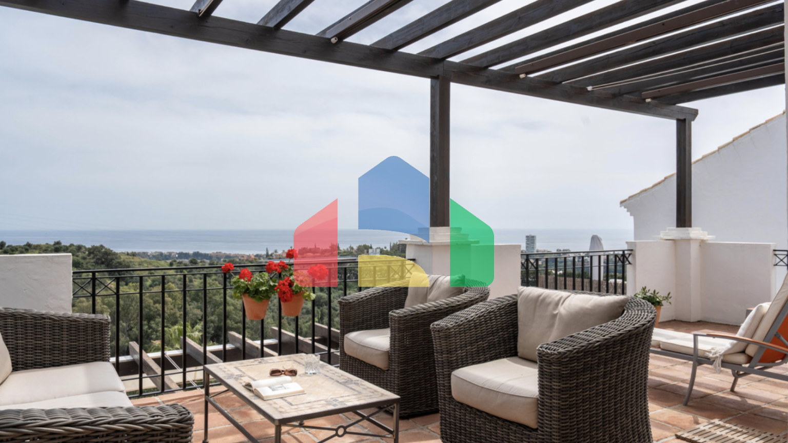 Элегантный двухуровневый пентхаус с 2 спальнями, расположенный в Марбелье