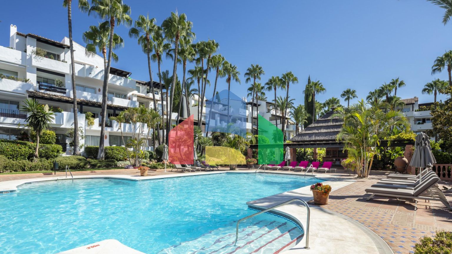 Потрясающие апартаменты с 3-спальнями в элитном жилом комплексе на Золотой Миле Марбельи