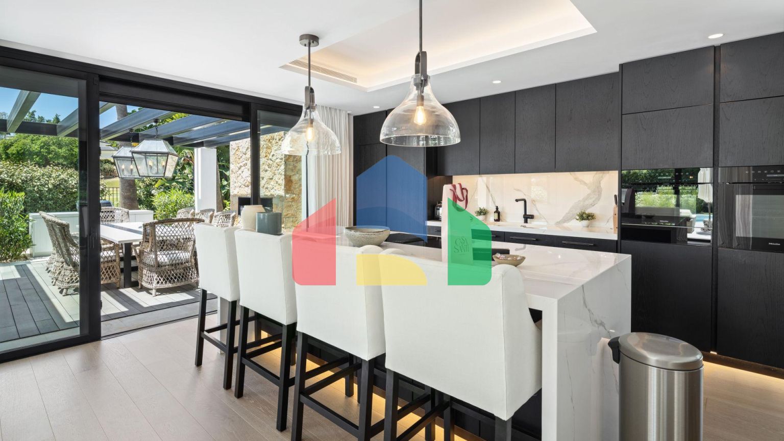 Роскошная современная вилла с видом на гольф в Новой Андалусии