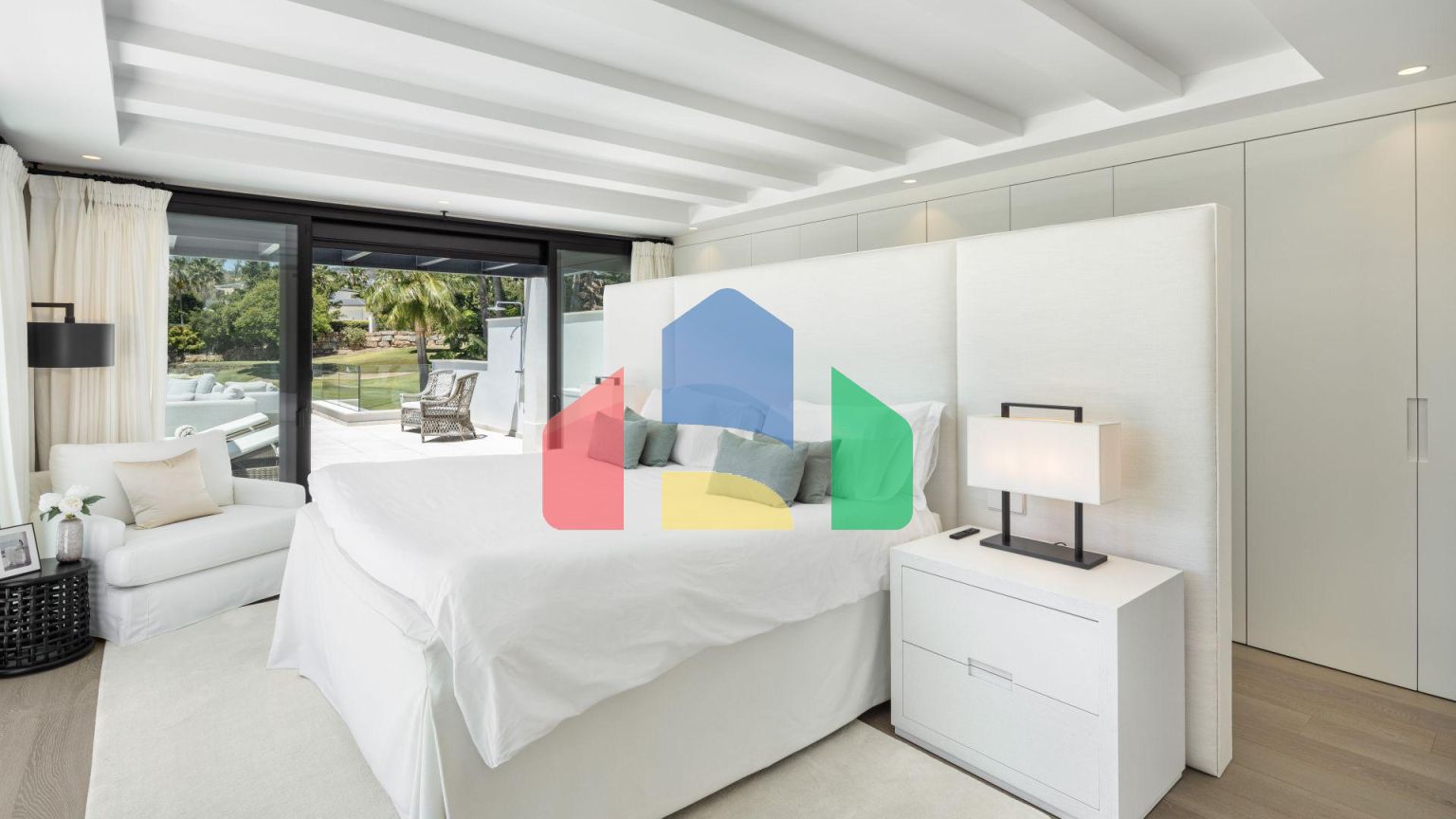 Роскошная современная вилла с видом на гольф в Новой Андалусии