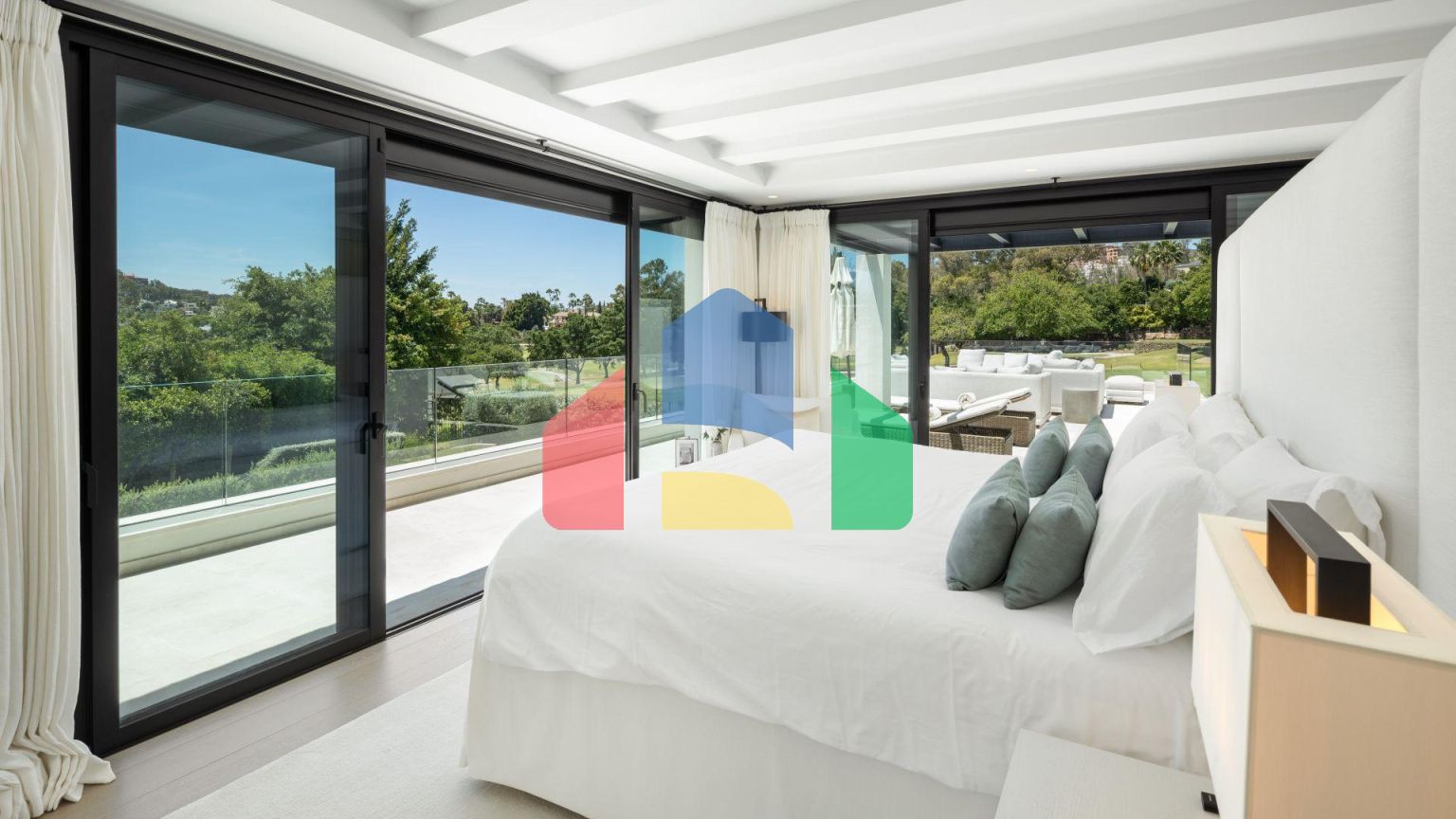 Роскошная современная вилла с видом на гольф в Новой Андалусии