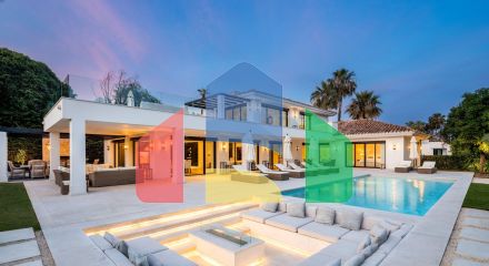 Роскошная современная вилла с видом на гольф в Новой Андалусии
