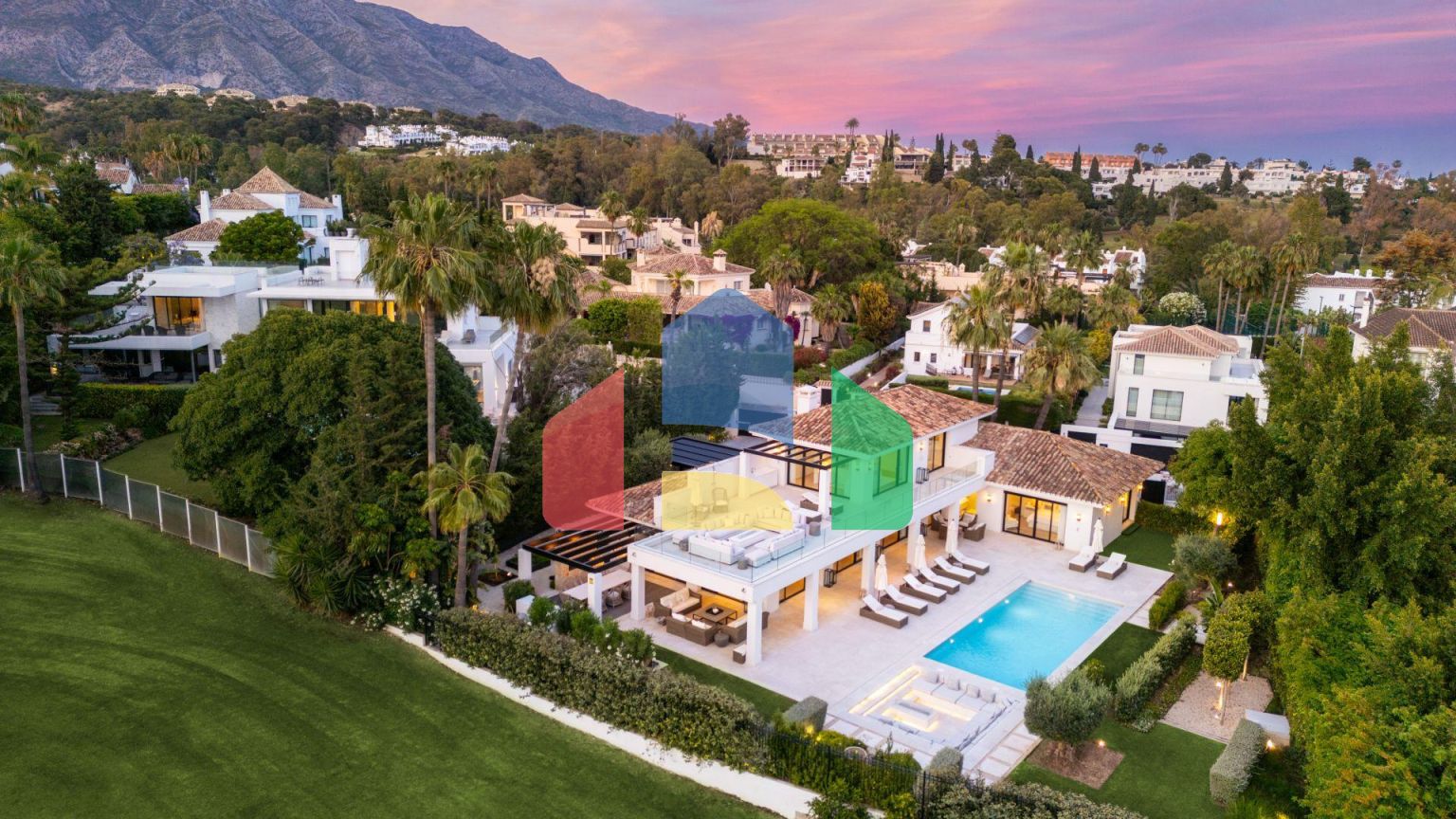 Роскошная современная вилла с видом на гольф в Новой Андалусии