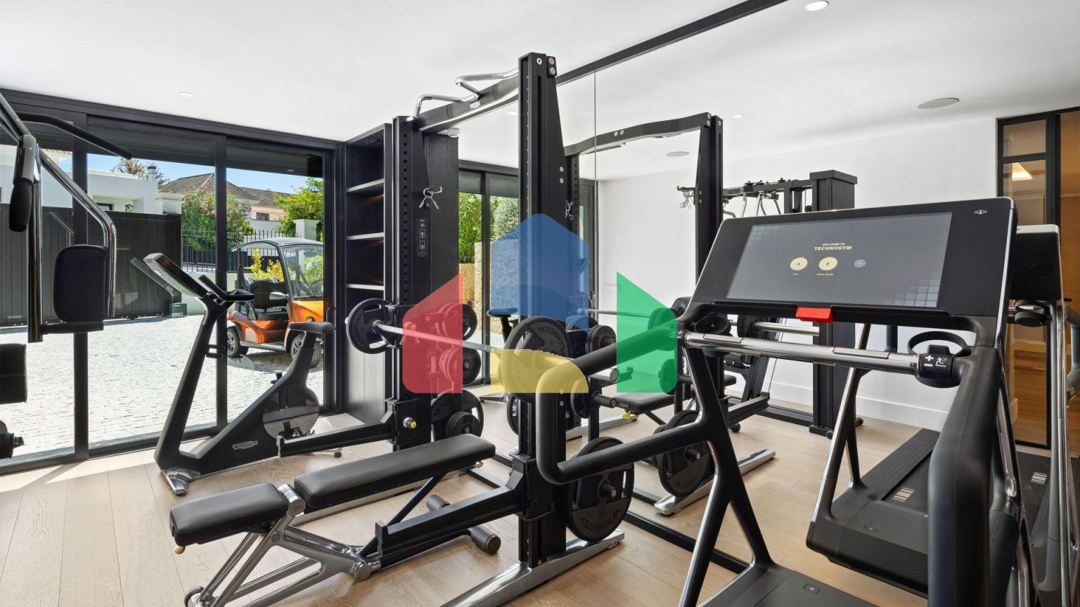 Роскошная современная вилла с видом на гольф в Новой Андалусии