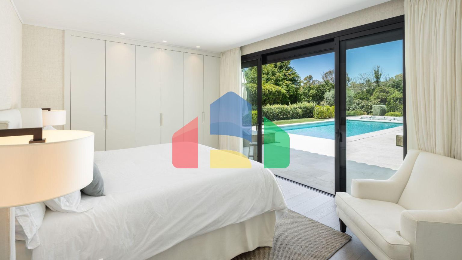 Роскошная современная вилла с видом на гольф в Новой Андалусии