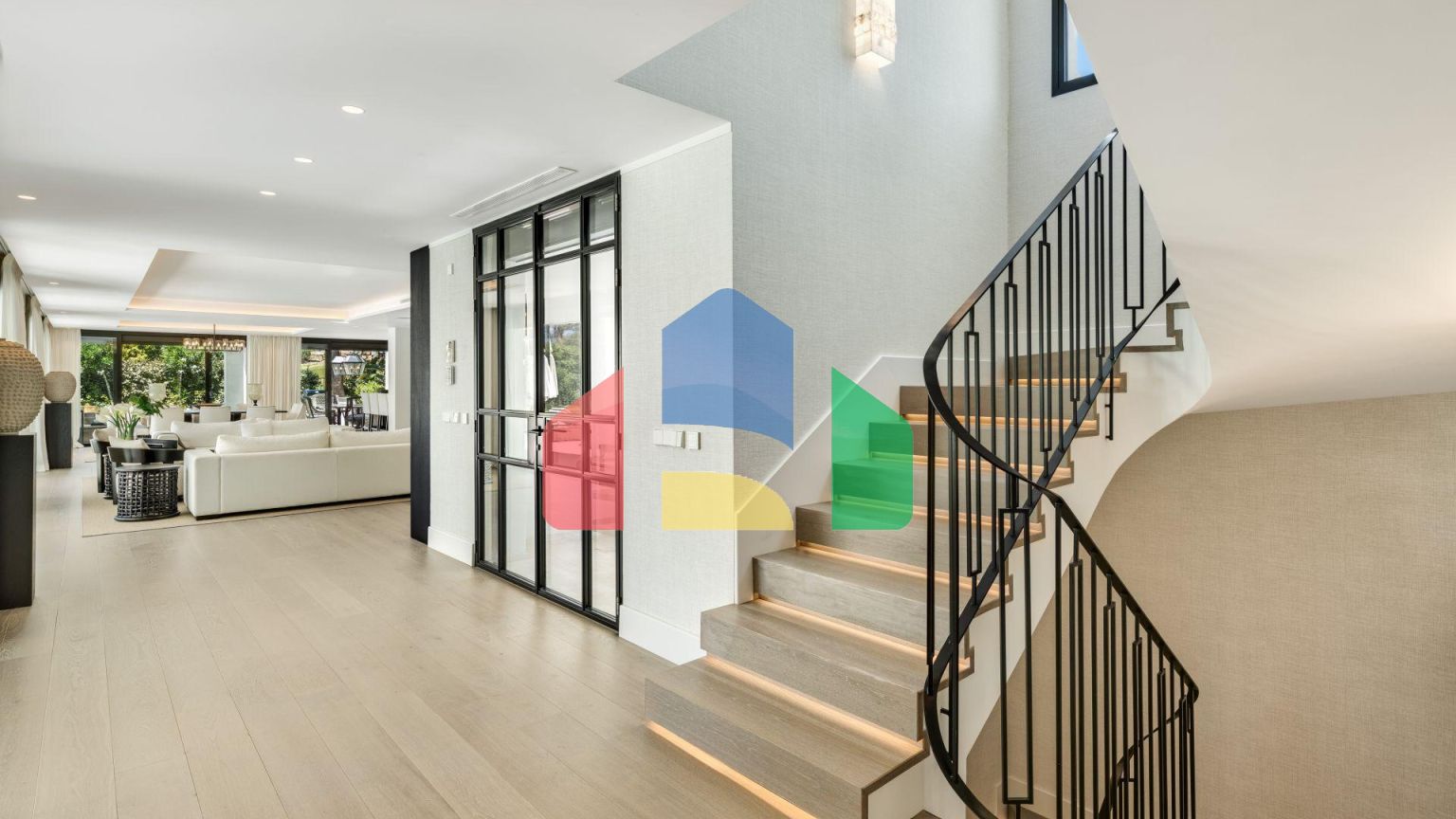 Роскошная современная вилла с видом на гольф в Новой Андалусии