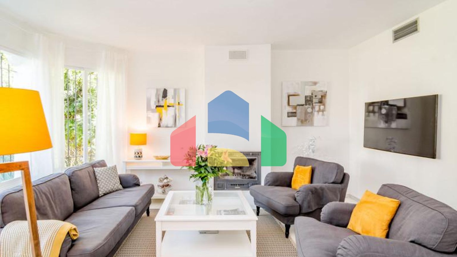 Уютный отремонтированный таунхаус с 3 спальнями недалеко от гольф-поля Лос Наранхос.