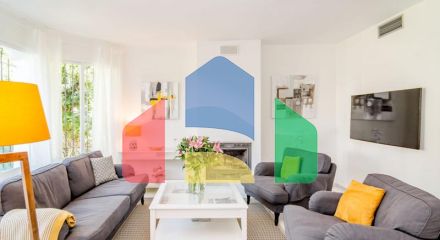 Уютный отремонтированный таунхаус с 3 спальнями недалеко от гольф-поля Лос Наранхос. Уютный отремонтированный таунхаус с 3 спальнями недалеко от гольф-поля Лос Наранхос.