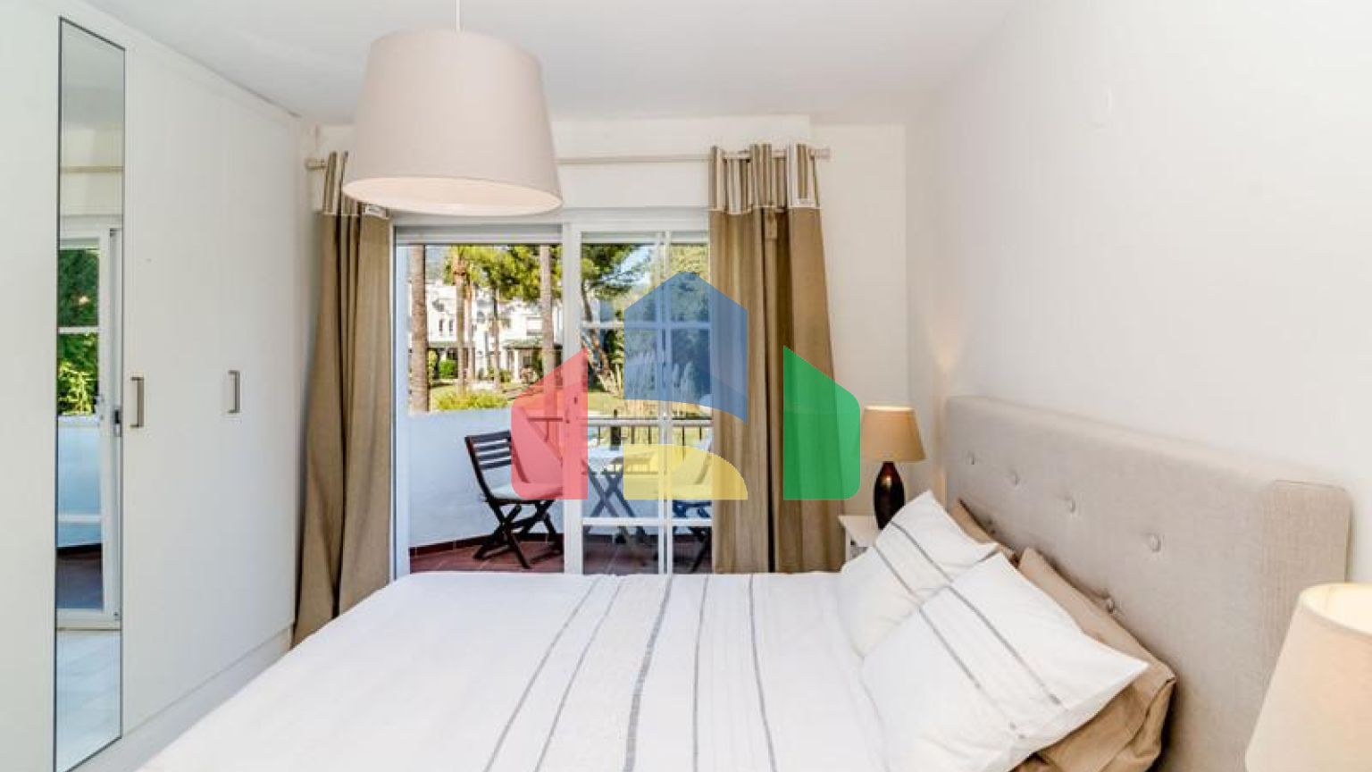 Уютный отремонтированный таунхаус с 3 спальнями недалеко от гольф-поля Лос Наранхос.