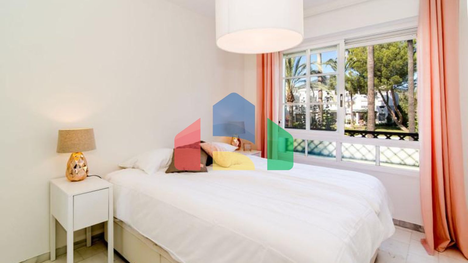 Уютный отремонтированный таунхаус с 3 спальнями недалеко от гольф-поля Лос Наранхос.