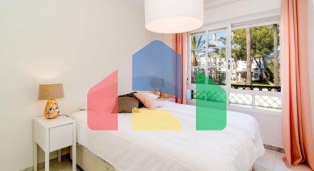 Уютный отремонтированный таунхаус с 3 спальнями недалеко от гольф-поля Лос Наранхос. Уютный отремонтированный таунхаус с 3 спальнями недалеко от гольф-поля Лос Наранхос.