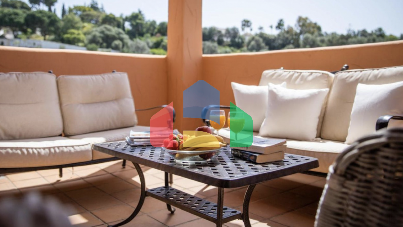 Видовая квартира с двумя спальнями в Марбелье