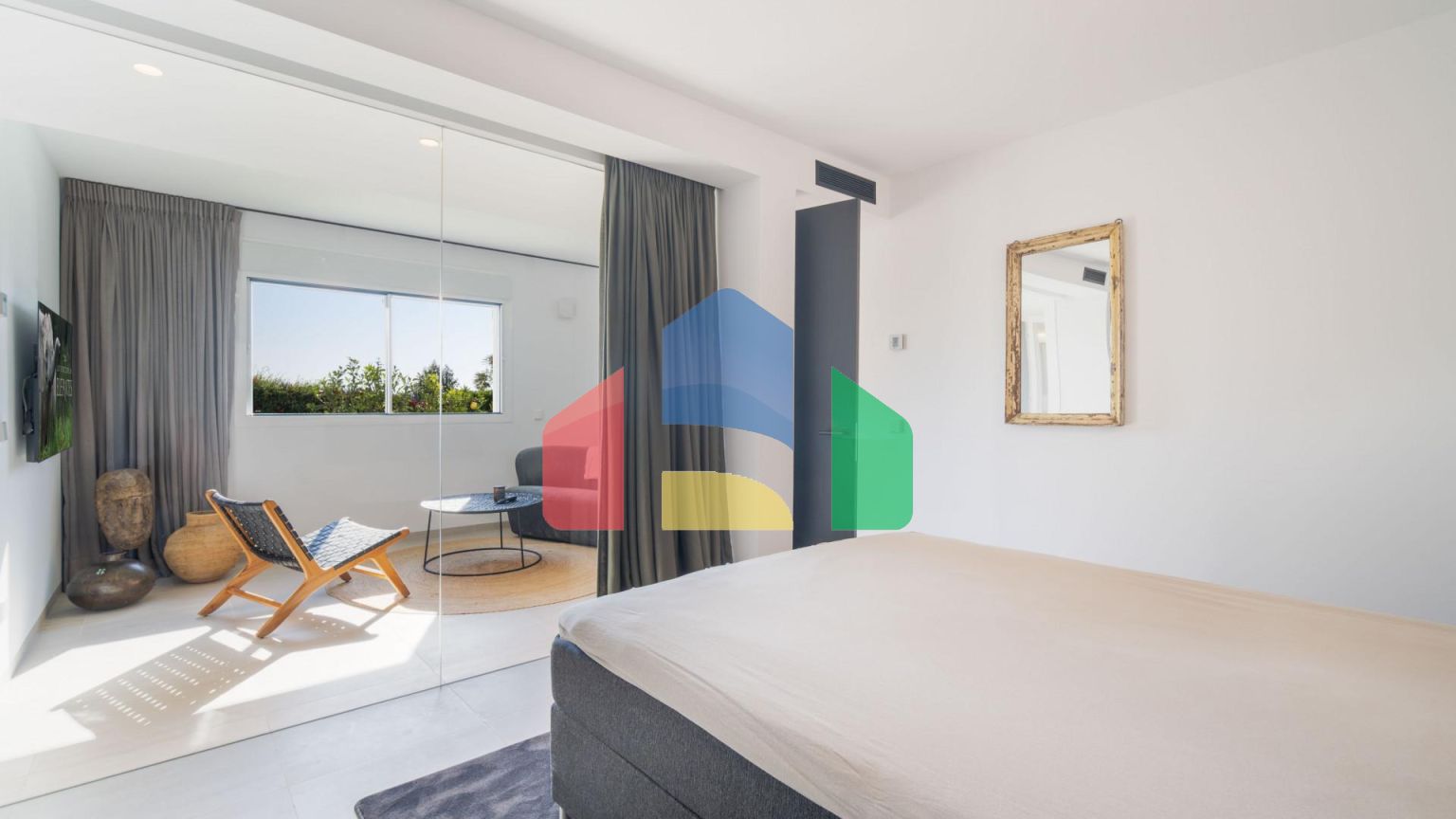 Потрясающий пентхаус с невероятными видами на море и горы в Нуэва Андалусия