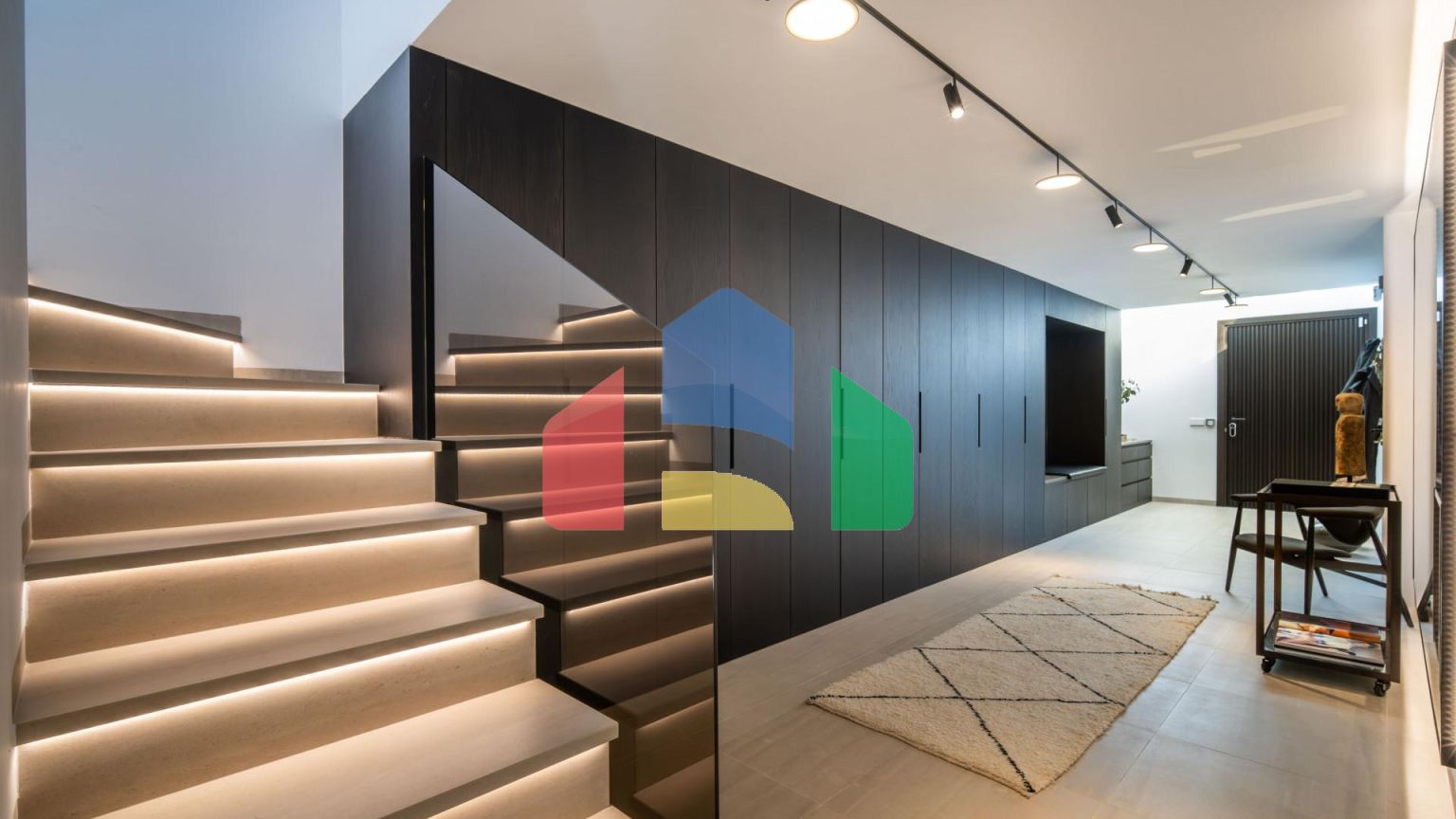 Потрясающий пентхаус с невероятными видами на море и горы в Нуэва Андалусия