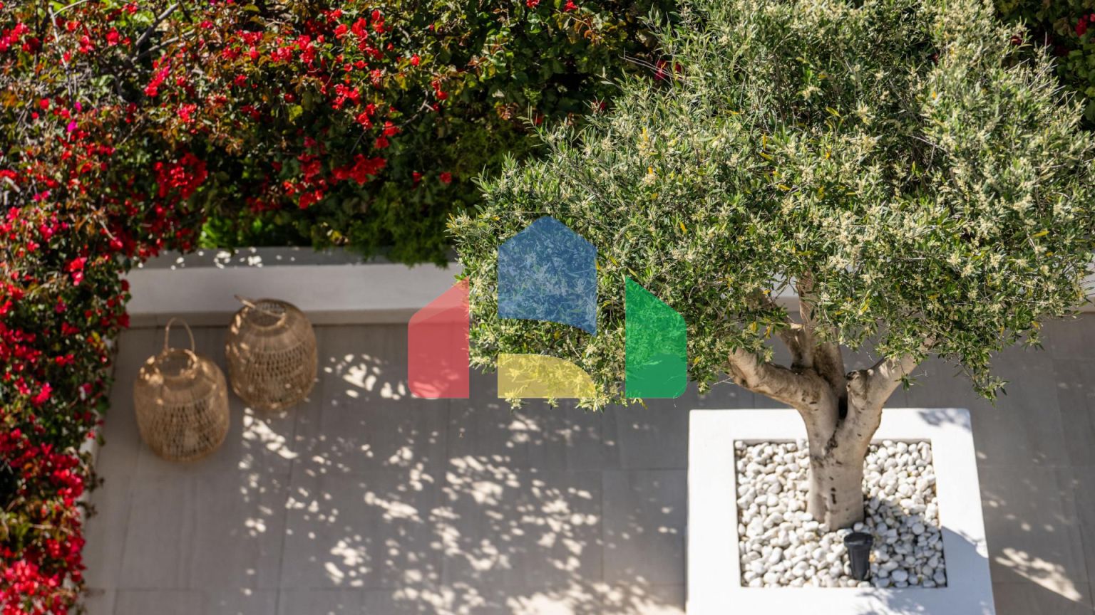 Потрясающий пентхаус с невероятными видами на море и горы в Нуэва Андалусия