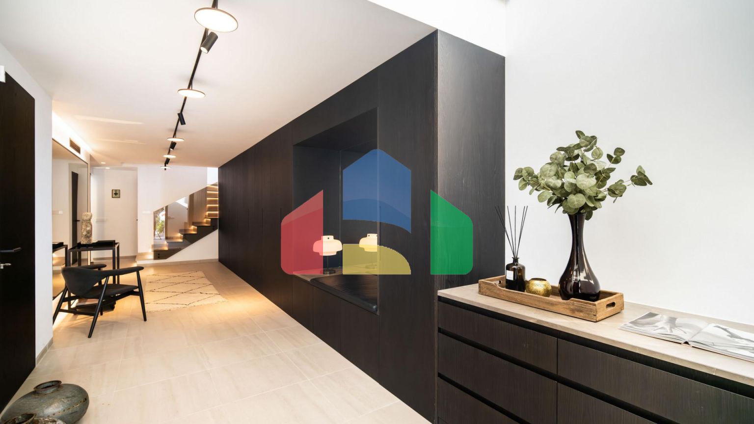 Потрясающий пентхаус с невероятными видами на море и горы в Нуэва Андалусия