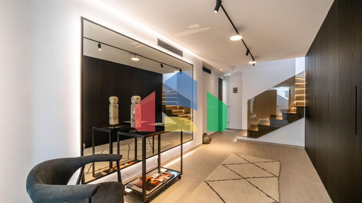 Потрясающий пентхаус с невероятными видами на море и горы в Нуэва Андалусия