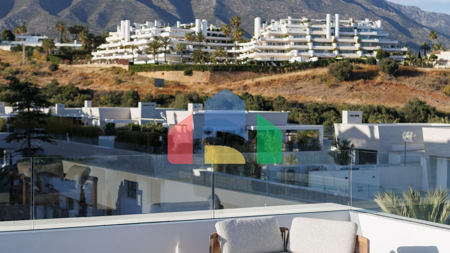 Пентхаусы с 3 спальнями в брендированном роскошном жилом комплексе, созданном при сотрудничестве с FENDI CASA Пентхаусы с 3 спальнями в брендированном роскошном жилом комплексе, созданном при сотрудничестве с FENDI CASA