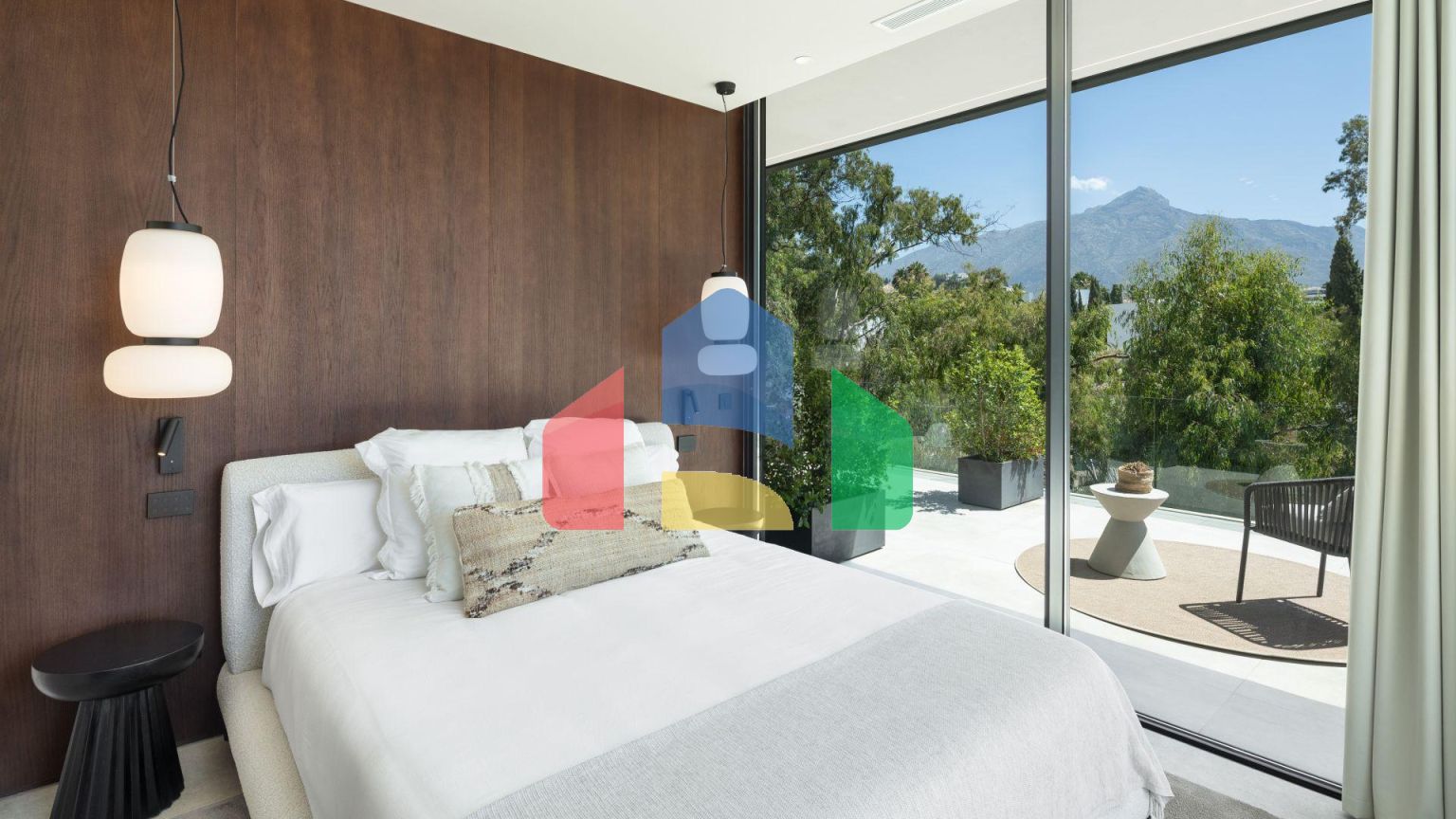 Роскошная вилла в гармонии с природой: оазис уюта и элегантности в Нуэва Андалусия