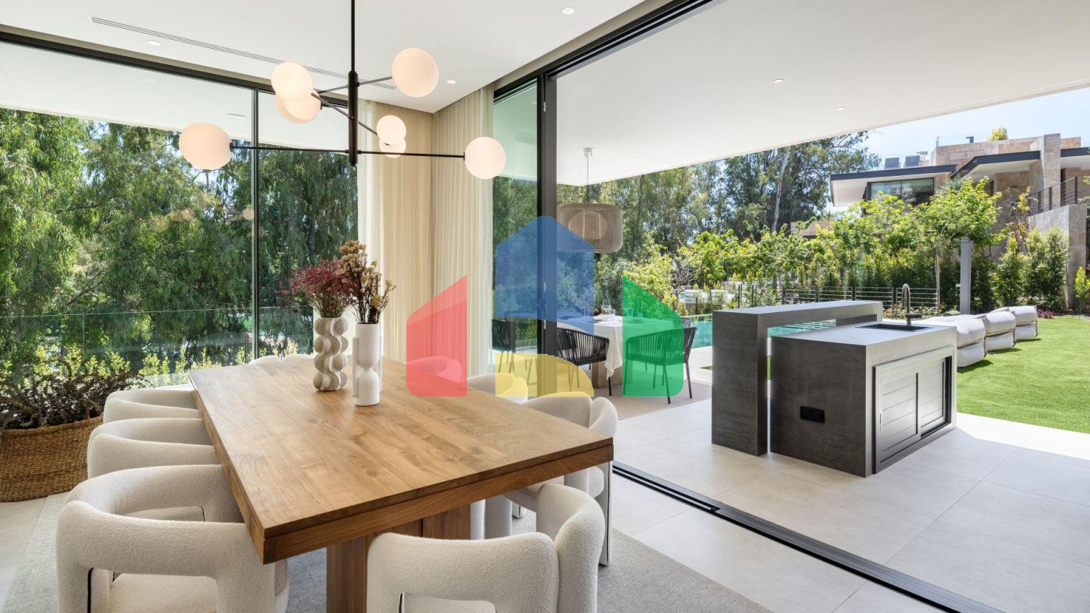 Роскошная вилла в гармонии с природой: оазис уюта и элегантности в Нуэва Андалусия