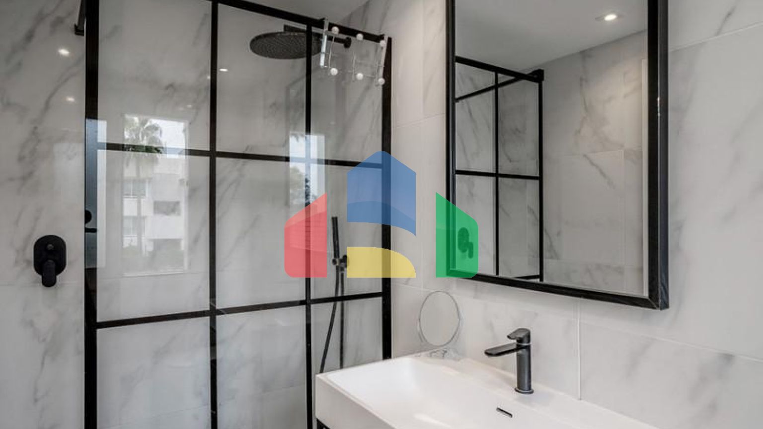 Потрясающий двухуровневый дуплекс с 3 спальнями в Нуэва-Андалусии.