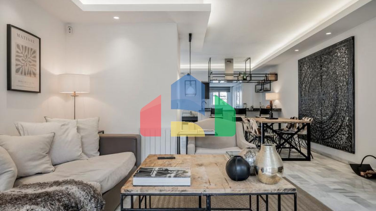 Потрясающий двухуровневый дуплекс с 3 спальнями в Нуэва-Андалусии.