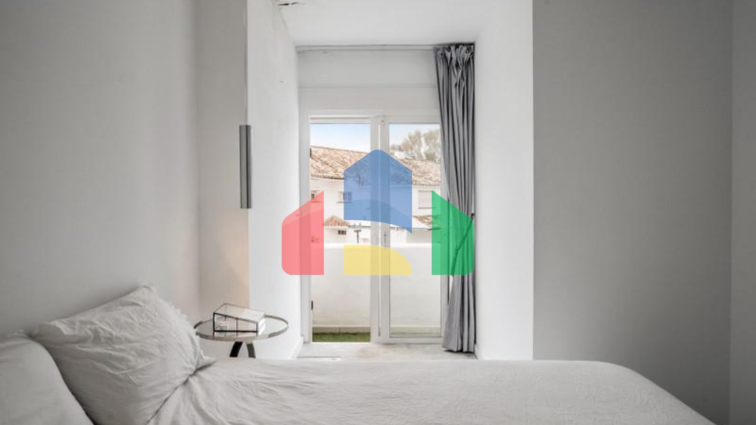 Потрясающий двухуровневый дуплекс с 3 спальнями в Нуэва-Андалусии.