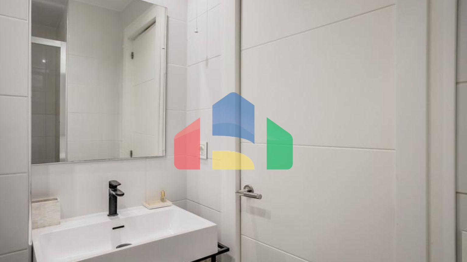 Потрясающий двухуровневый дуплекс с 3 спальнями в Нуэва-Андалусии.