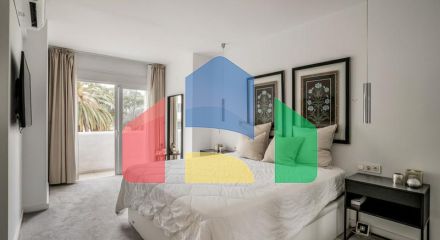 Потрясающий двухуровневый дуплекс с 3 спальнями в Нуэва-Андалусии.