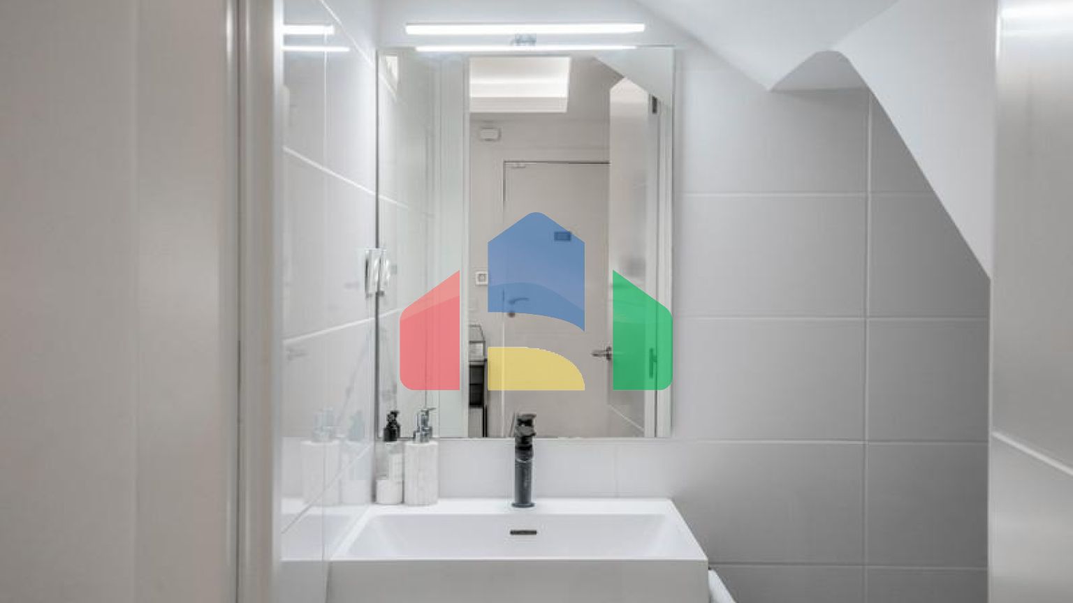 Потрясающий двухуровневый дуплекс с 3 спальнями в Нуэва-Андалусии.