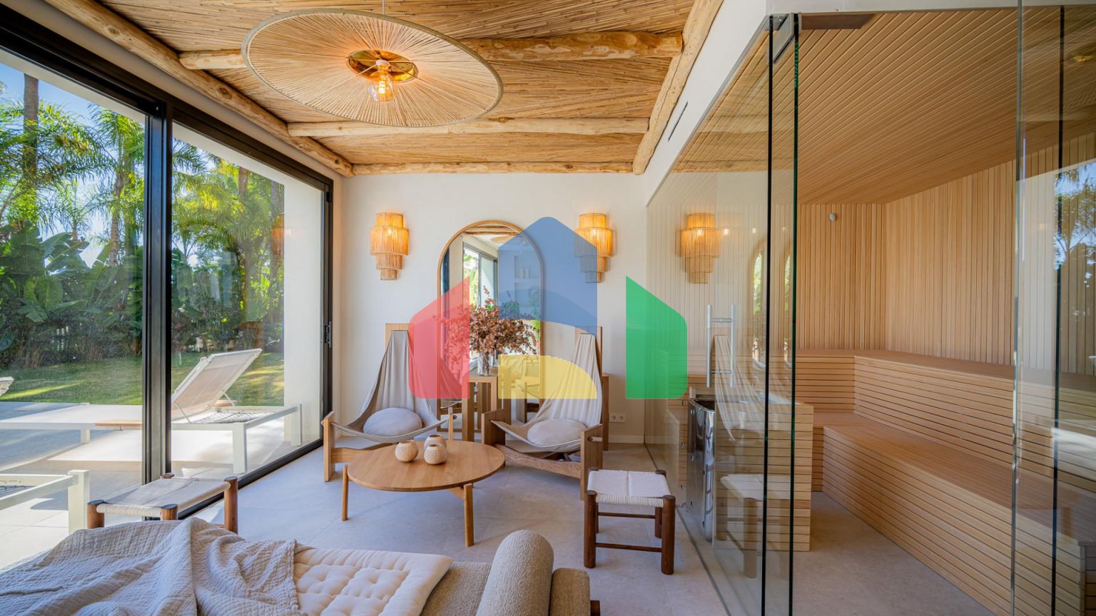 Невероятная современная вилла с потрясающим интерьером в Эль Эррохо