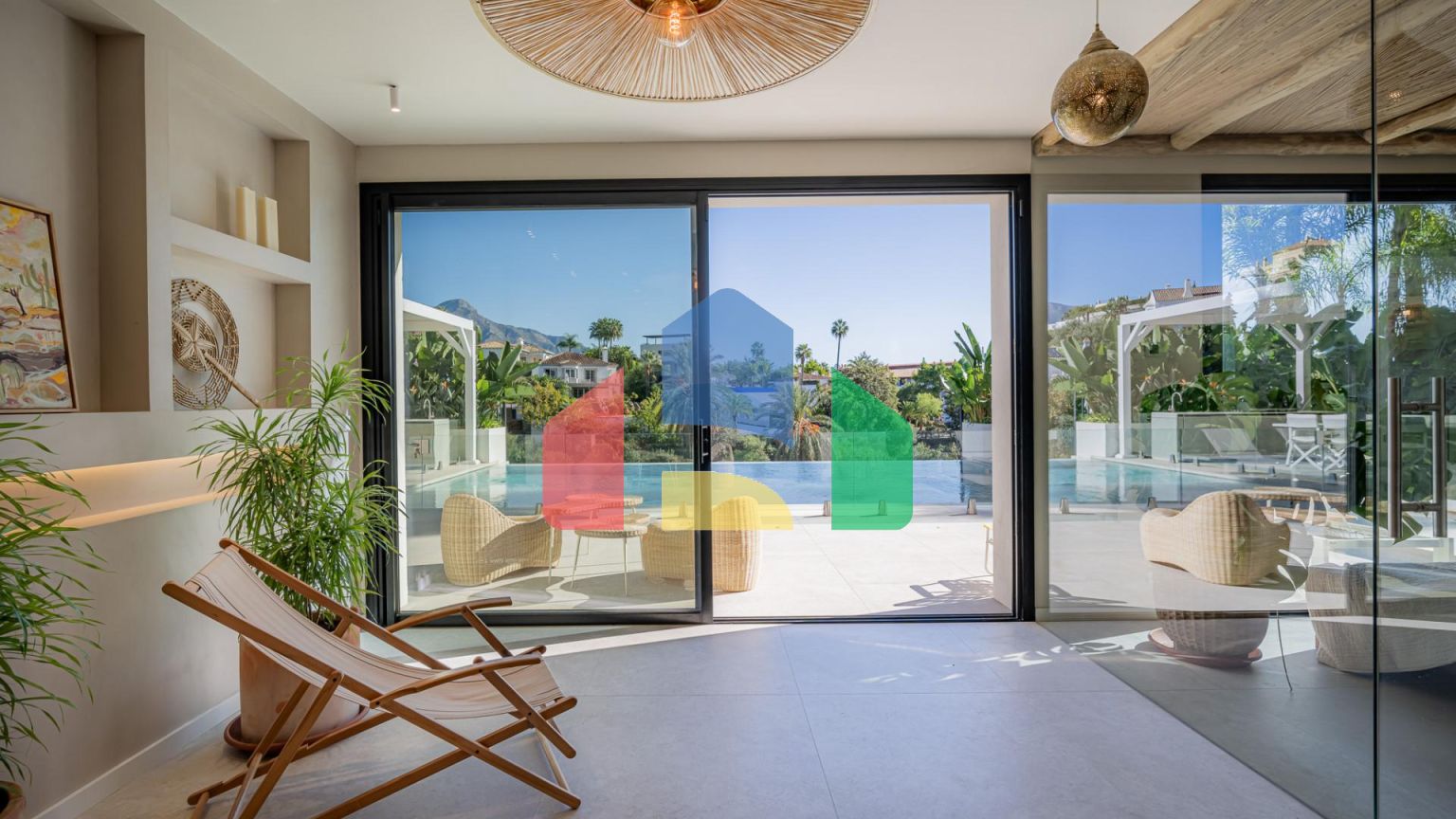 Невероятная современная вилла с потрясающим интерьером в Эль Эррохо