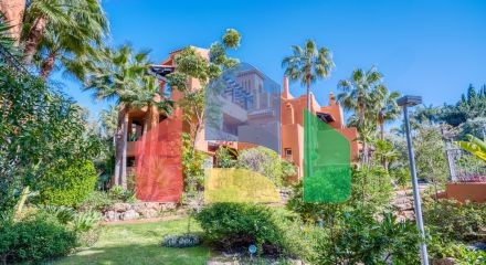 Элегантные апартаменты с террасой и выходом к бассейну в престижной урбанизации Нуэва Андалусия Элегантные апартаменты с террасой и выходом к бассейну в престижной урбанизации Нуэва Андалусия