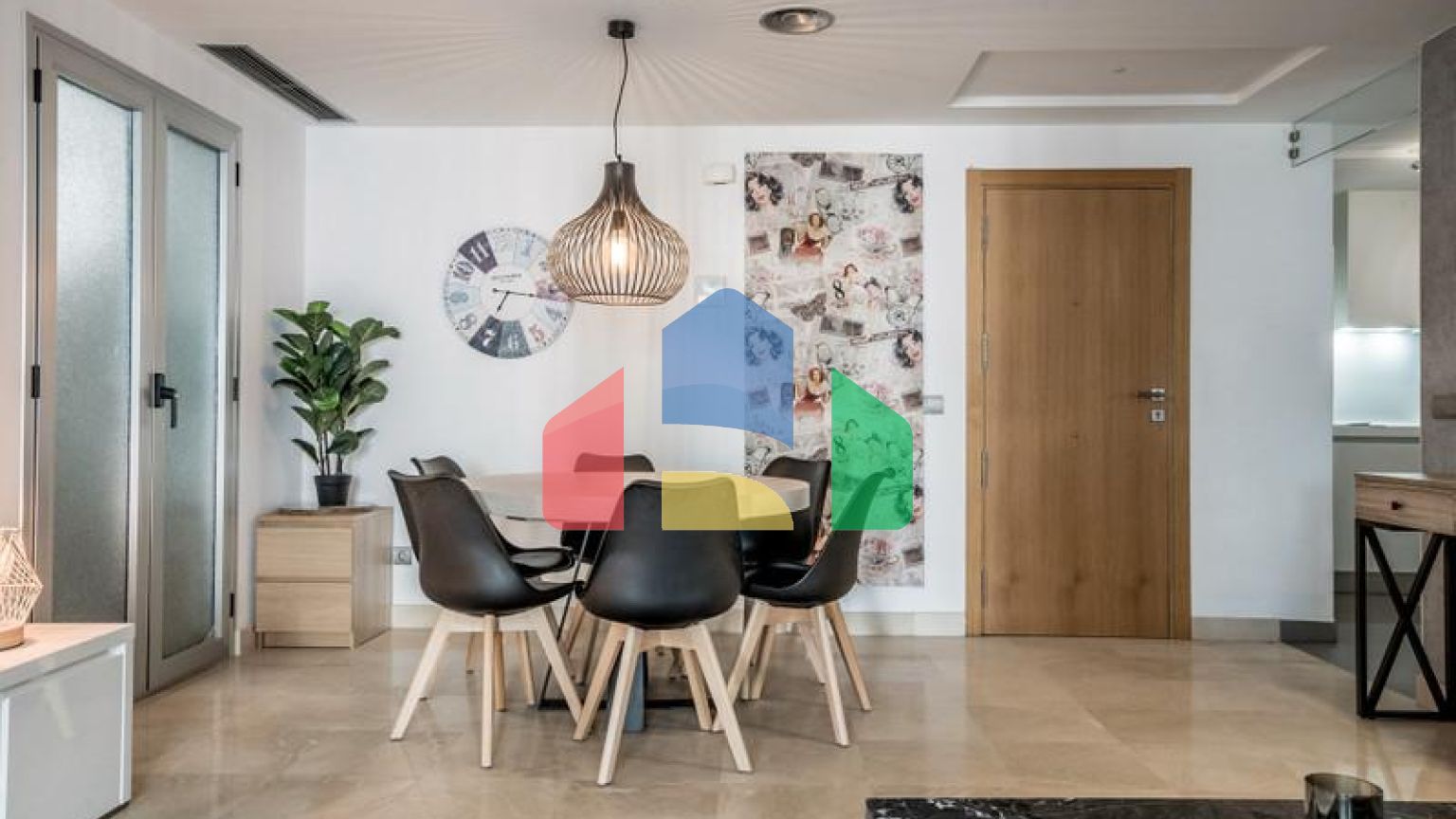 Красивый пентхаус с 3 спальнями на пляже Лос-Аркерос — одной из самых популярных урбанизаций Сан-Педро-де-Алькантара.