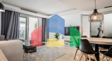 Красивый пентхаус с 3 спальнями на пляже Лос-Аркерос — одной из самых популярных урбанизаций Сан-Педро-де-Алькантара. Красивый пентхаус с 3 спальнями на пляже Лос-Аркерос — одной из самых популярных урбанизаций Сан-Педро-де-Алькантара.