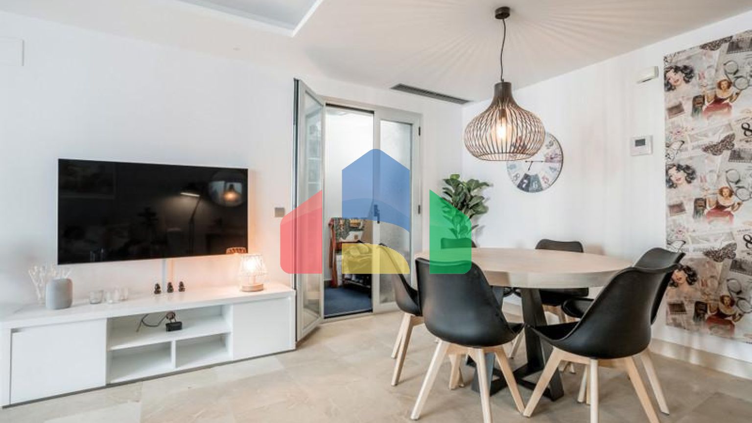 Красивый пентхаус с 3 спальнями на пляже Лос-Аркерос — одной из самых популярных урбанизаций Сан-Педро-де-Алькантара.