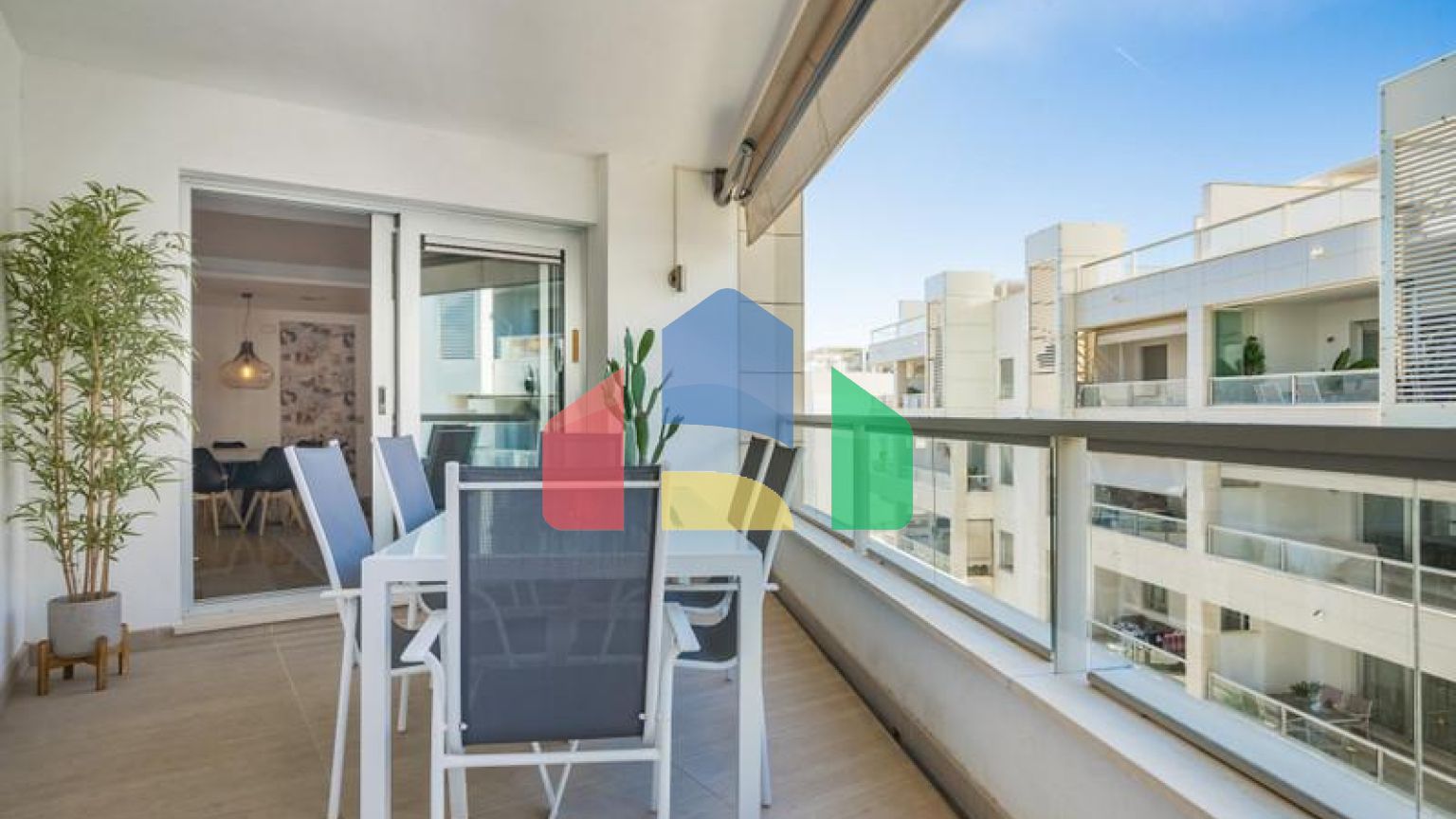 Красивый пентхаус с 3 спальнями на пляже Лос-Аркерос — одной из самых популярных урбанизаций Сан-Педро-де-Алькантара.