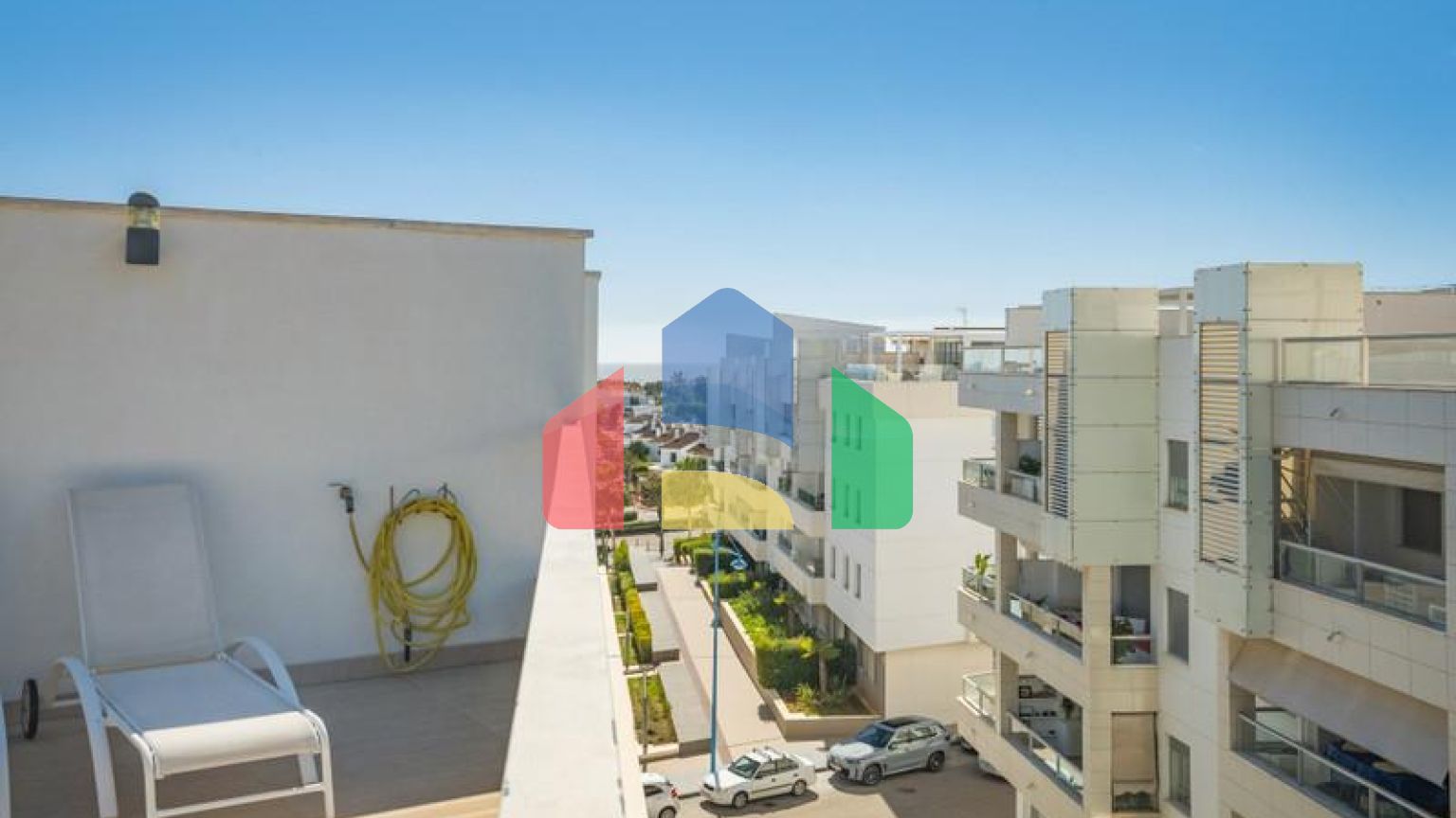 Красивый пентхаус с 3 спальнями на пляже Лос-Аркерос — одной из самых популярных урбанизаций Сан-Педро-де-Алькантара.