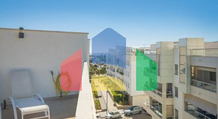 Красивый пентхаус с 3 спальнями на пляже Лос-Аркерос — одной из самых популярных урбанизаций Сан-Педро-де-Алькантара. Красивый пентхаус с 3 спальнями на пляже Лос-Аркерос — одной из самых популярных урбанизаций Сан-Педро-де-Алькантара.